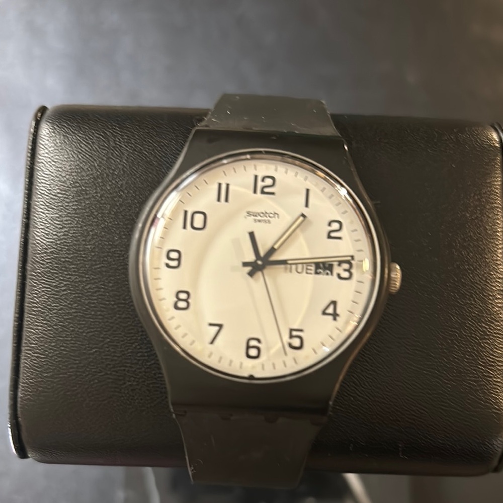 SWATCH Watch black band white dial Swiss made Y2K
